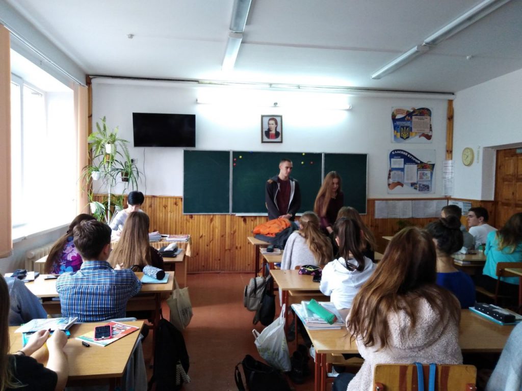 Image for: Студенти ФПУП провели лекції для школярів в рамках правопросвітницьких зустрічей КРМЮ
