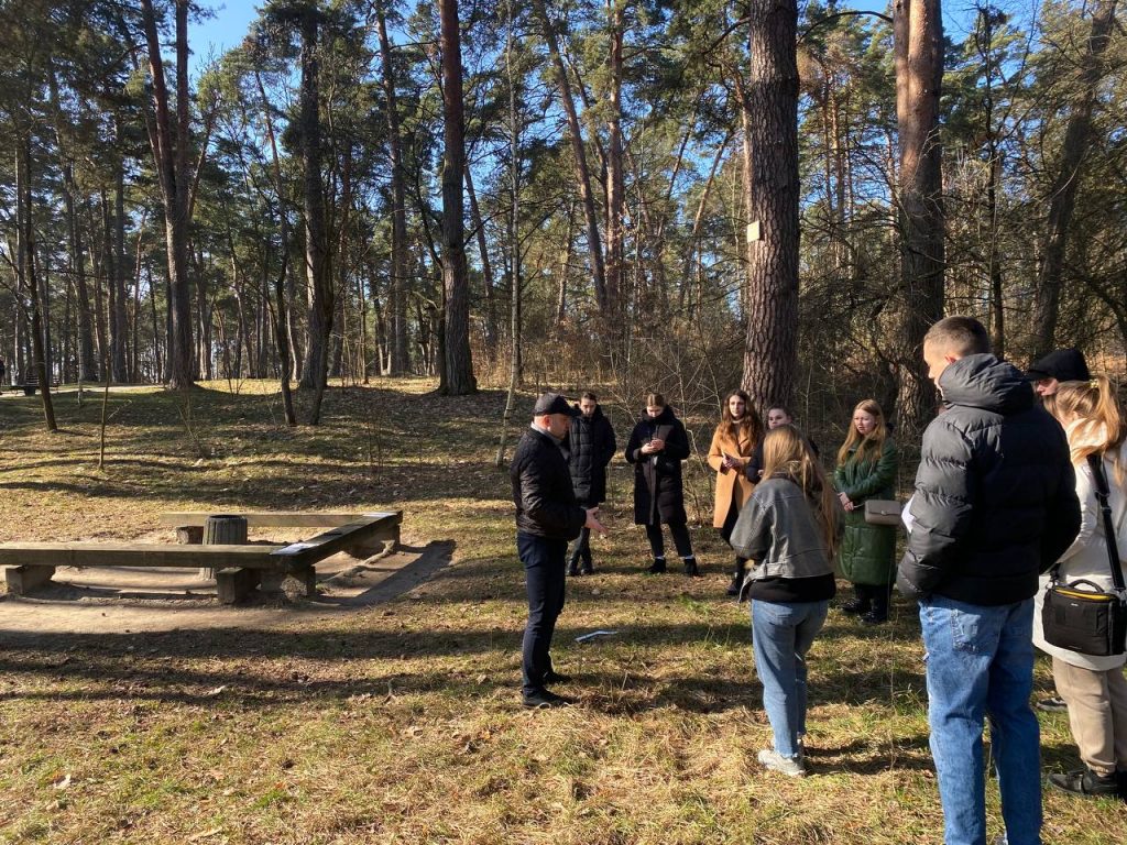 Image for: Практичне заняття на місцевості на тему «Судова фотографія» для студентів спеціальності 262 «Правоохоронна діяльність»